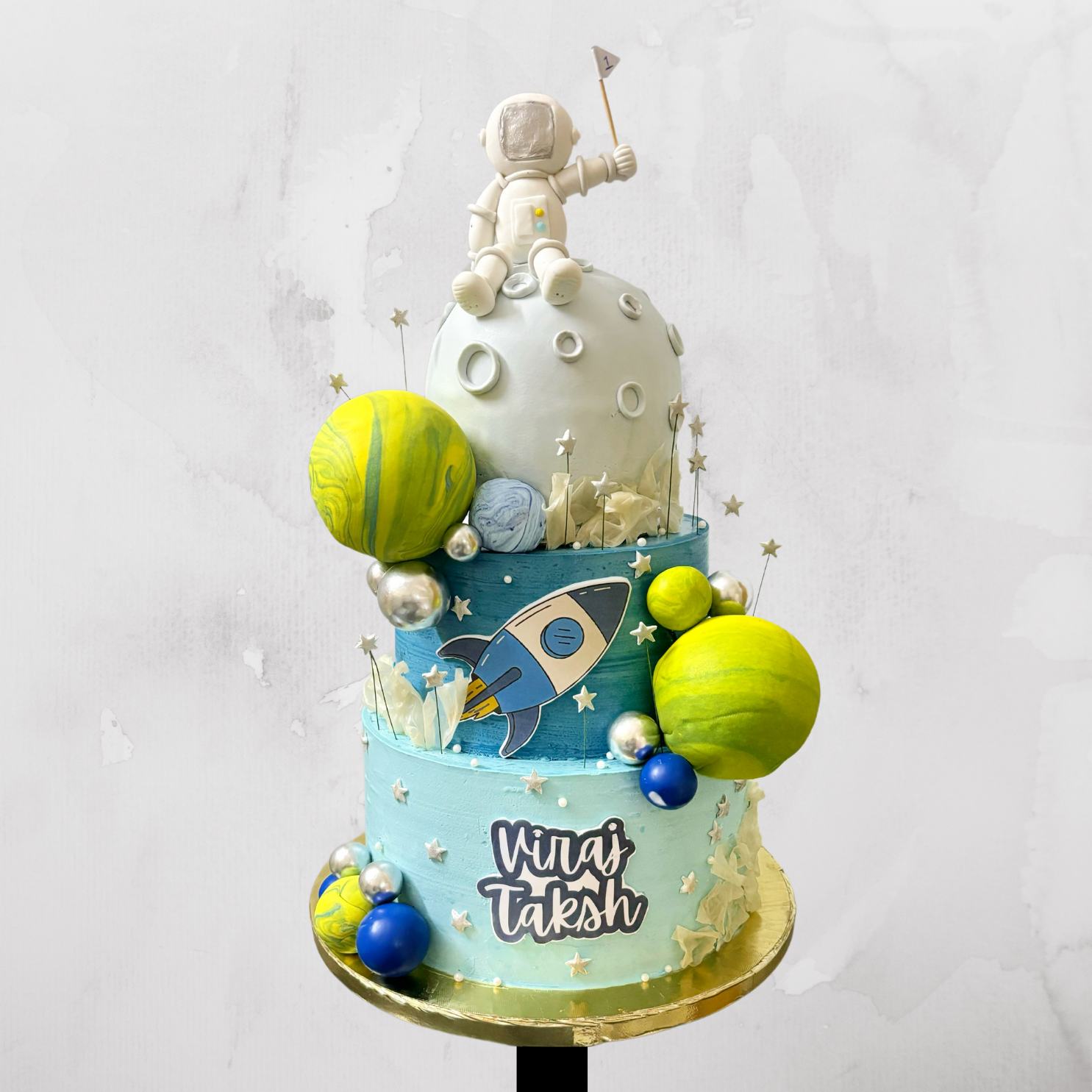 Astronaut & Planets Space Theme Cake
